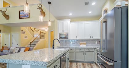Tranquil Getaway Minutes from Auburn including Pool & backyard Waterfall Oasis