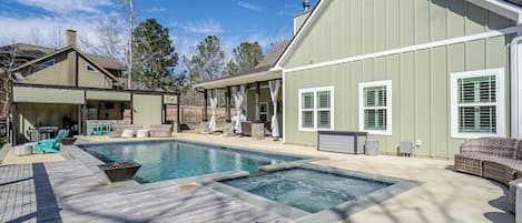 Outdoor pool, a heated pool