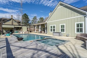 Outdoor pool, a heated pool