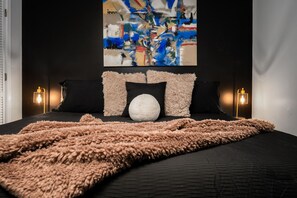6 bedrooms, in-room safe, iron/ironing board, WiFi