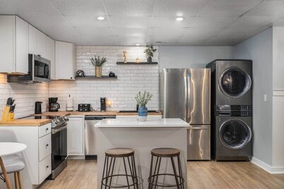 6BR/4.5BA by Duke, UNC, DPAC