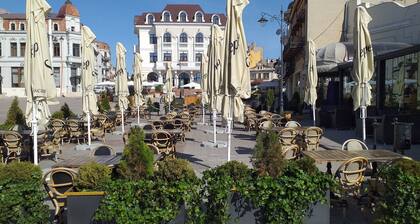 Appartment 3 Rooms, Splendid Position, 1 Minut of Walk to the Black Sea