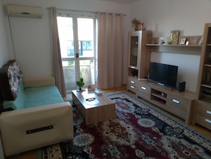 Apartment, 2 Bedrooms, Smoking, Balcony | Living room | Books - Apartment 3 Rooms, Nearby Casino, Cliff, Port, Aquarium, Beach, Ovidius Square (Constanta)