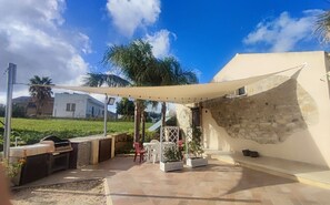 Outdoor dining - Casale Sammartano by L.A.Apartments - Maria Pia Apartment (Ummari)