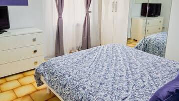 1 Schlafzimmer, Schreibtisch, BettwÀsche