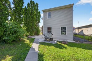 Property grounds - Newly Renovated Middletown Home (Middletown)