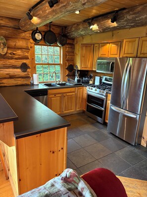 Mikroaaltouuni, uuni, liesi, astianpesukone