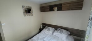 2 bedrooms, iron/ironing board