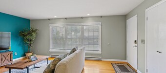 Cozy 2-bedroom condo in serene Albany near Hospital, University, downtown Albany