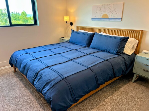 3 chambres, fer et planche à repasser, lit de bébé portatif