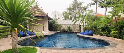 Utomhuspool