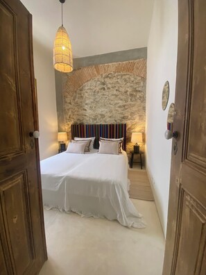 2 bedrooms, iron/ironing board, free WiFi, bed sheets