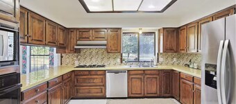 Spacious 40-Acre Ranch w/ Animals, Hot Tub & Games