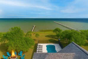 Pool - Waterfront Pool Hot Tub Private Pier Guest Bungalow (Bayside)