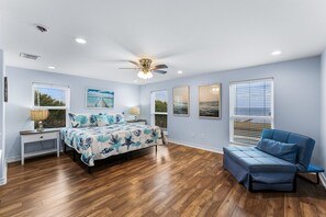 6 habitaciones, tabla de planchar con plancha y cuna de viaje 