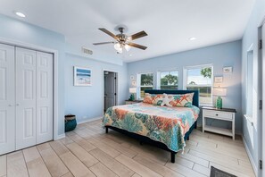 5 habitaciones, tabla de planchar con plancha y cuna de viaje
