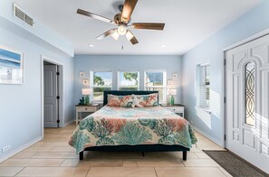 5 chambres, fer et planche à repasser, lit de bébé portatif