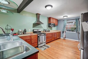 Mikrowelle, Ofen, Herdplatte, Geschirrspüler