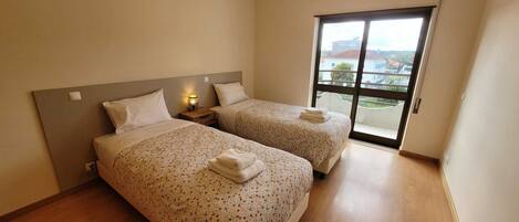 4 chambres, fer et planche Ă repasser, Wi-Fi, draps fournis