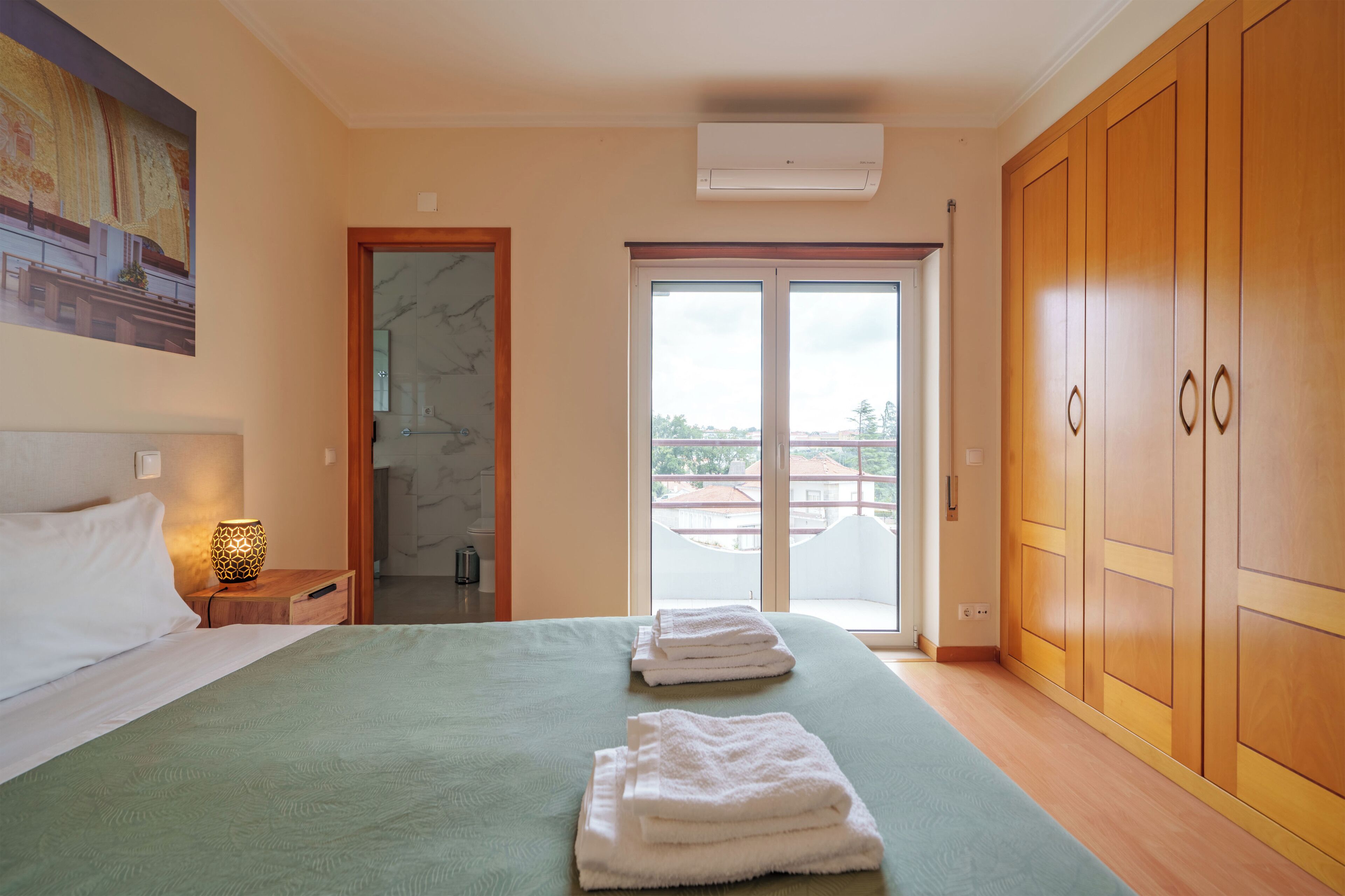 4 chambres, fer et planche à repasser, Wi-Fi, draps fournis