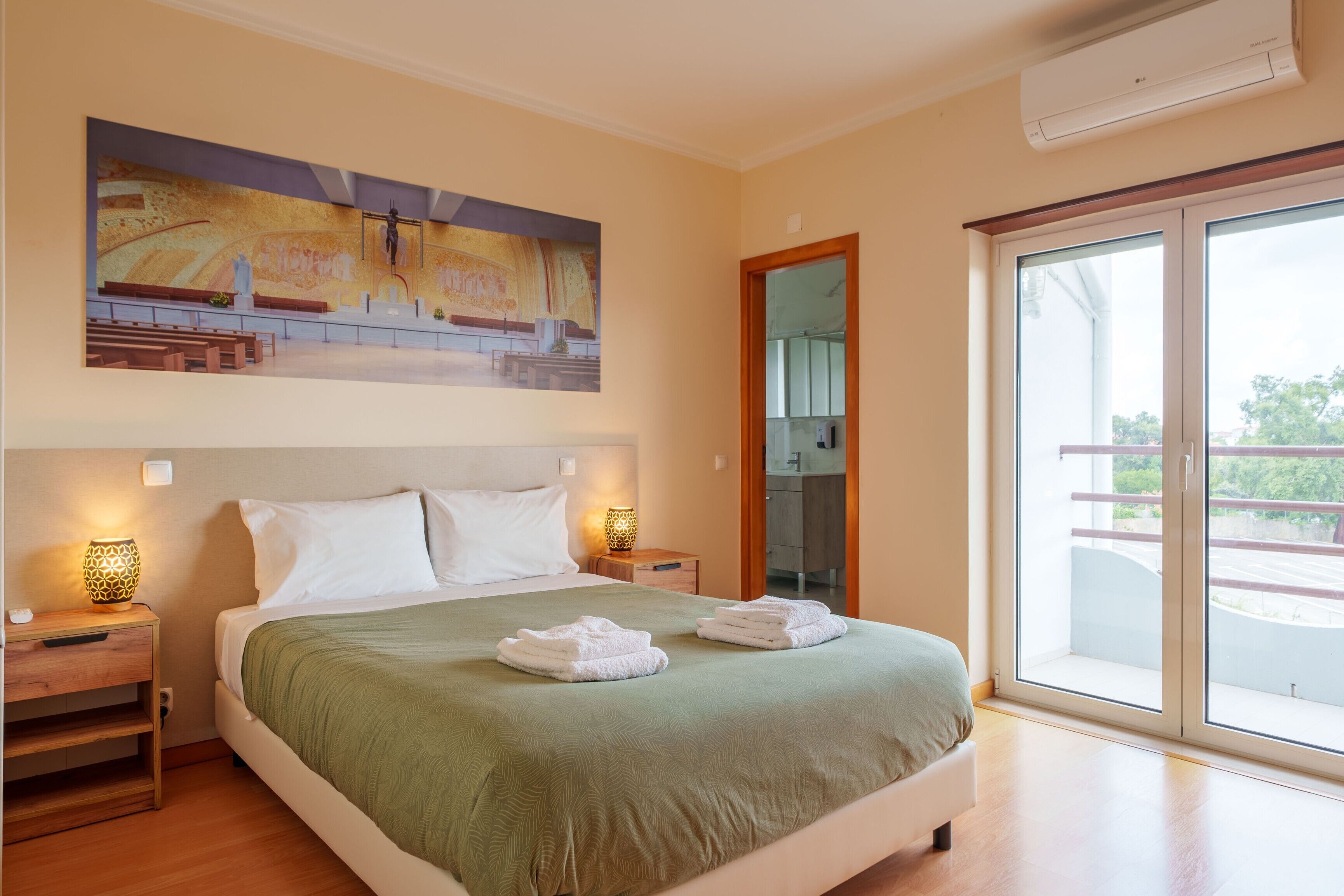 4 quartos, ferros/tábuas de passar roupa, Wi-Fi, roupa de cama