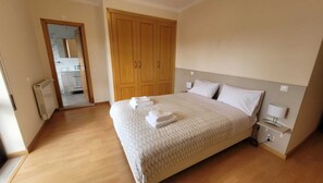 4 chambres, fer et planche à repasser, Wi-Fi, draps fournis