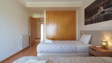 4 chambres, fer et planche à repasser, Wi-Fi, draps fournis