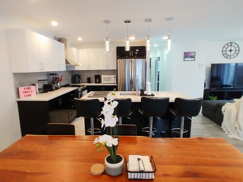 Charming 2-bedroom apartment with WiFi and AC in wonderful Vaudreuil-Dorion