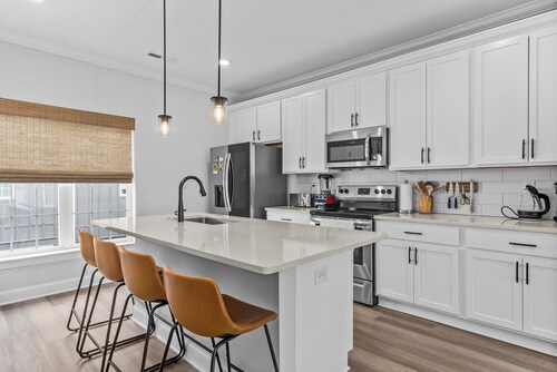 #StokeHotel: Boho Outdoorsy Vibes, Paddleboards, Kayak, Dog Park