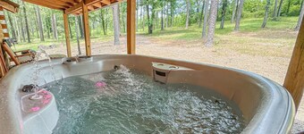 Luxury Retreat, Private Hot Tub, Romantic Getaway