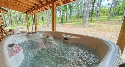 Luxury Retreat, Private Hot Tub, Romantic Getaway