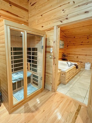 Sauna - Luxury Retreat, Private Hot Tub, Romantic Getaway (Bismarck)