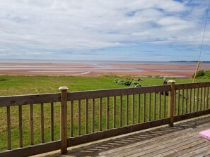 Sun deck - Blue Spruces Cottages (Hampton)
