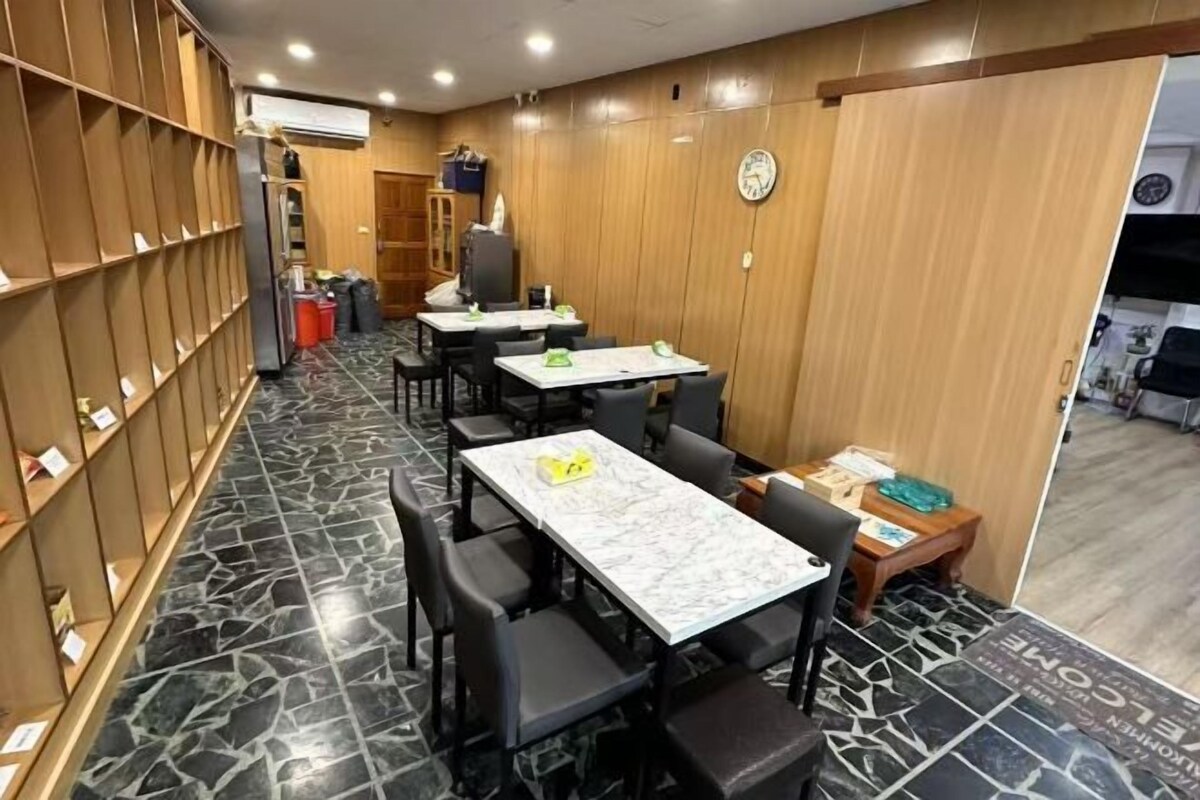 202 Deluxe Room with Shared Bathroom