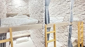 Minibar, laptop workspace, free WiFi, bed sheets