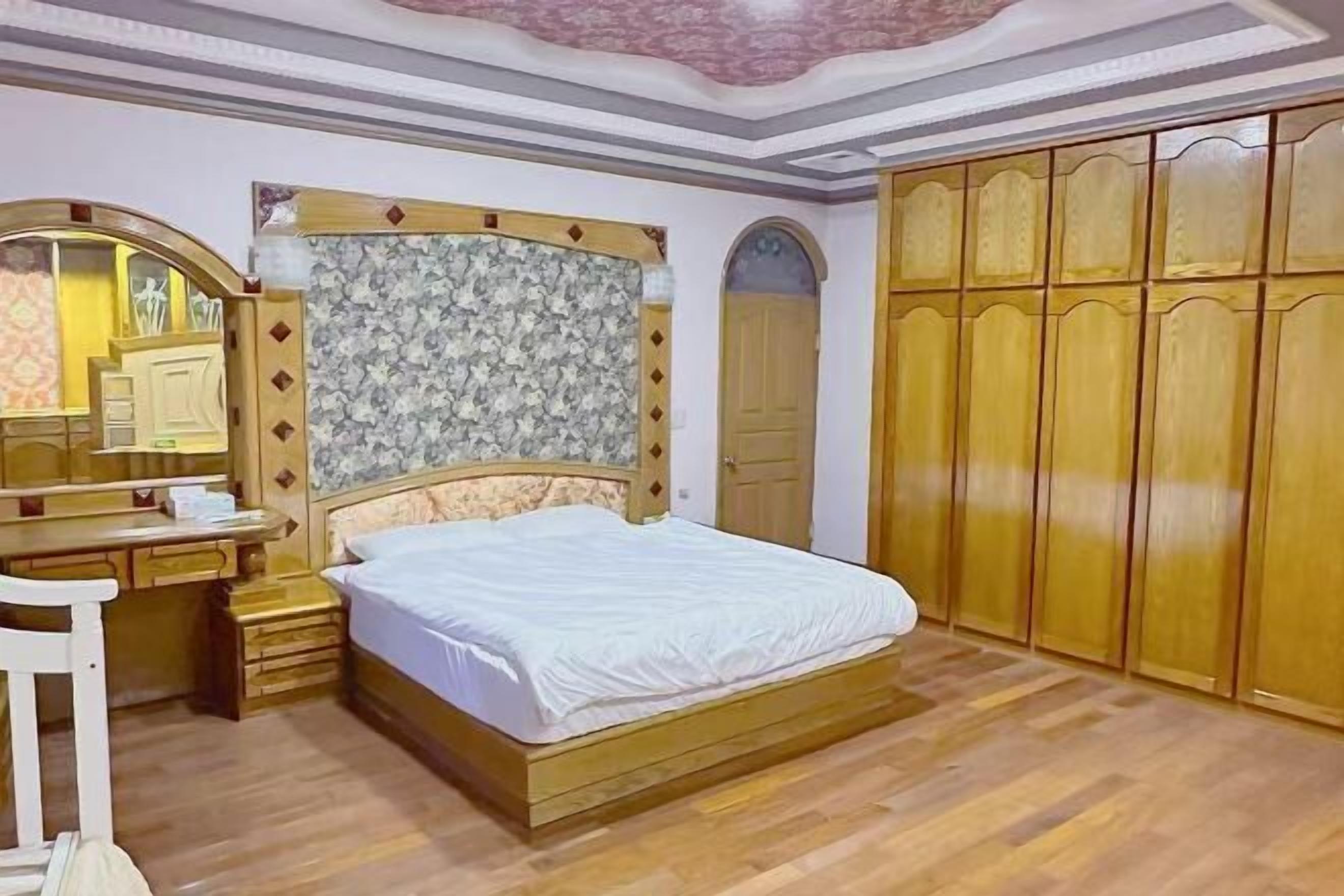 Een minibar, een laptopwerkplek, gratis wifi, beddengoed