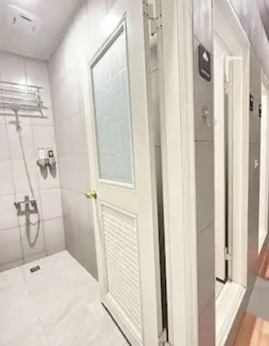 Economy Class Hostel