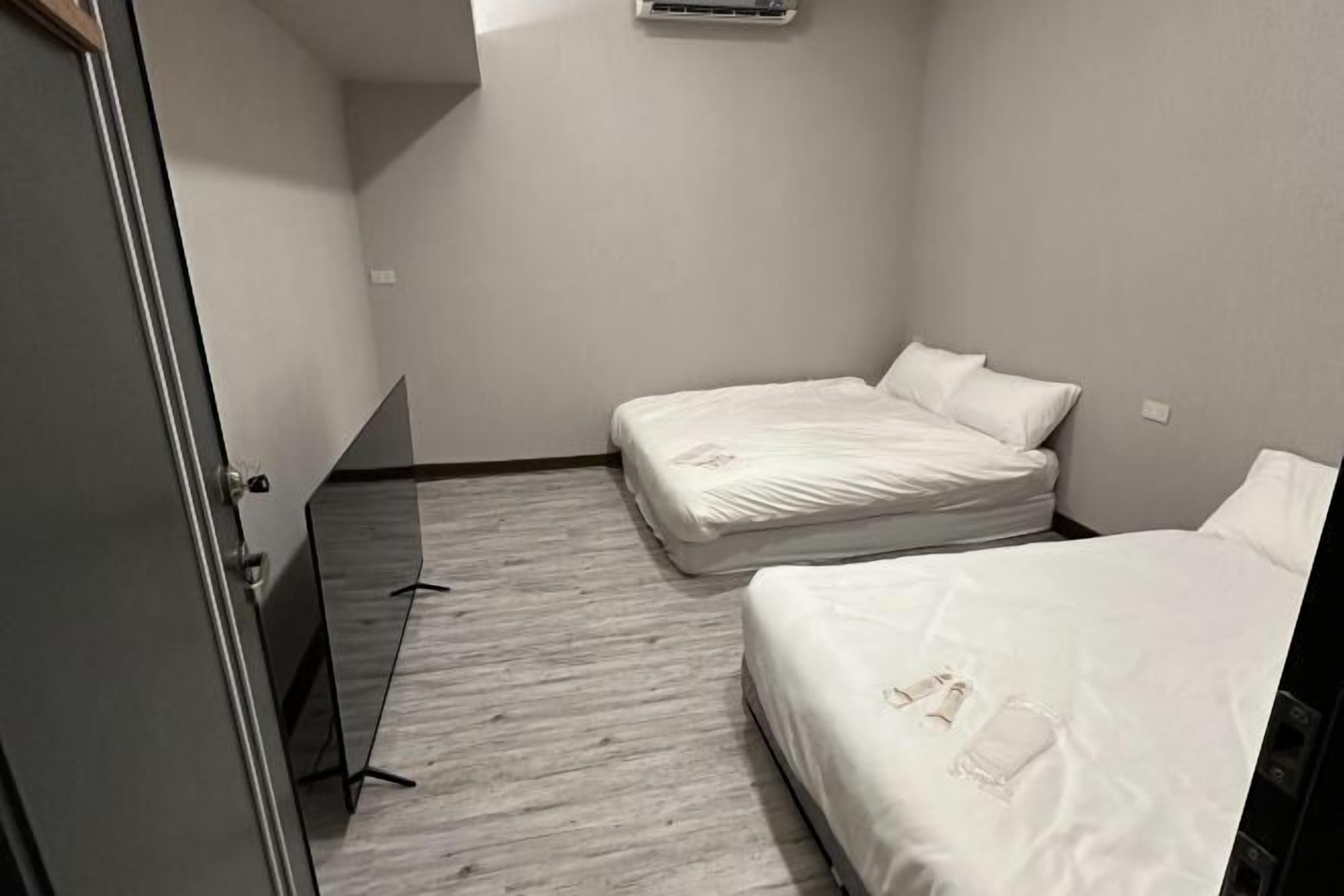 Een minibar, een laptopwerkplek, gratis wifi, beddengoed