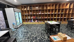 In-room dining - Economy Class Hostel (Taoyuan City)