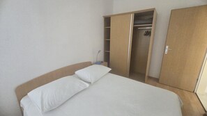 1 bedroom, internet, bed sheets