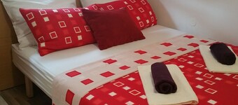 Apartments Mateo - Studio Apartment - Red