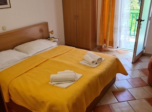 Internet, bed sheets