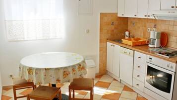 Refrigerador, microondas y cafetera y tetera