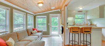 Waterfront Cabin w/ Private Dock on Lake Hartwell!