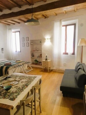 Living area - "Lovely Home" Cozy Bike Friendly Holiday Home with Wi Fi (Buonconvento)