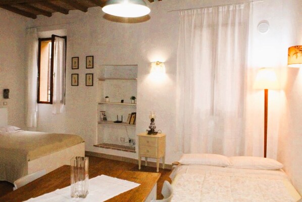 Free WiFi, bed sheets - "Lovely Home" Cozy Bike Friendly Holiday Home with Wi Fi (Buonconvento)