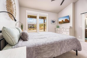 7 bedrooms, desk, iron/ironing board, travel crib