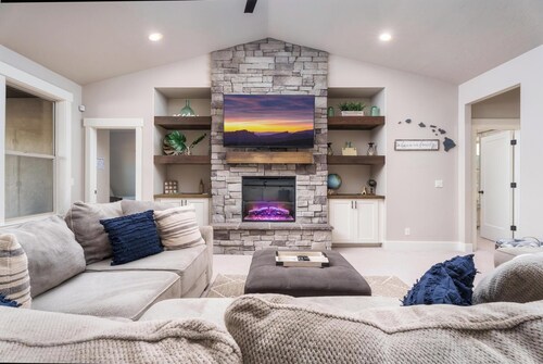 Near Zion - Mountain views + Trails - Great for large groups
Equine friendly