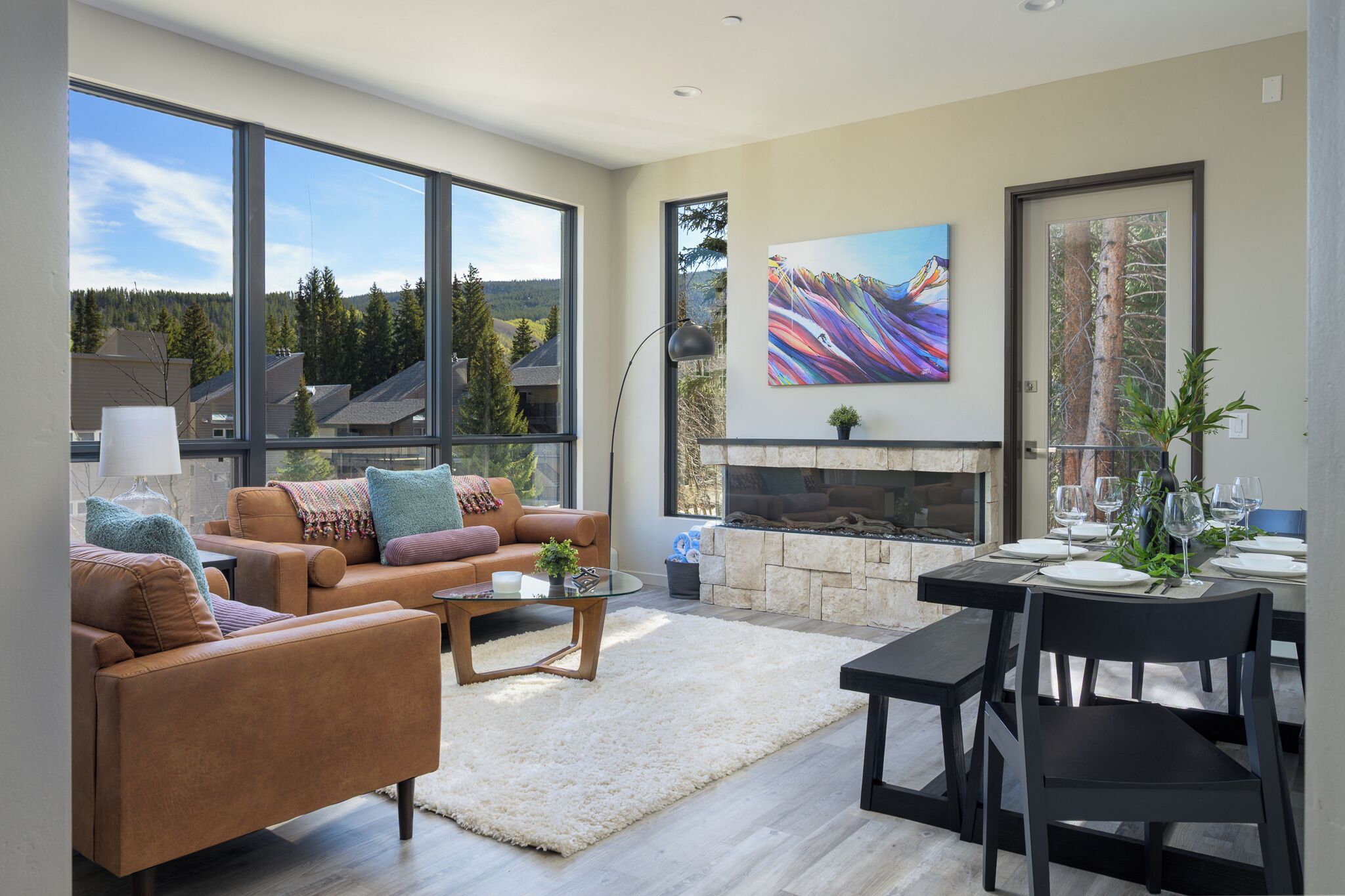 Smart TV, fireplace