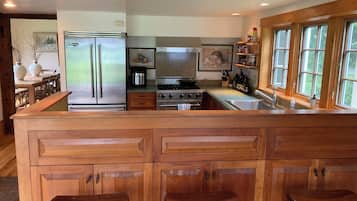 Micro-ondes, four, plaque de cuisson, lave-vaisselle